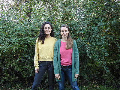 Die neuen Mitarbeiterinnen beim Naturschutzfonds Wetterau e.V.: Ana Stephan (links) und Maria Vöhringer (rechts).